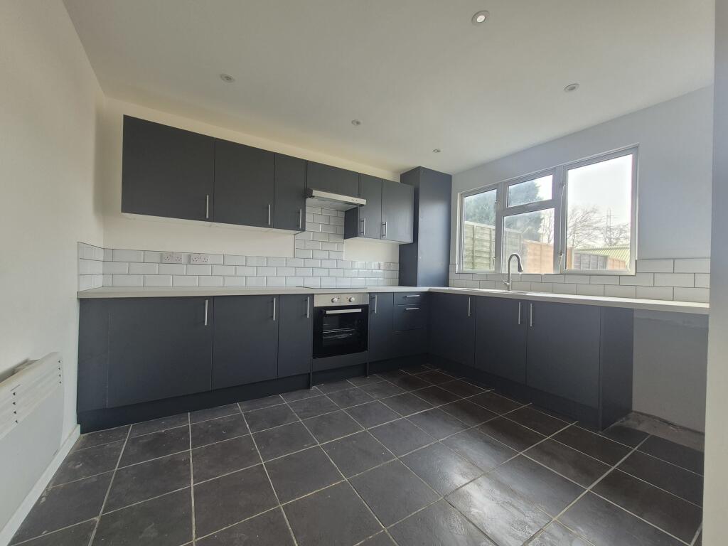 3 bed Mid Terraced House for rent in Bloxwich. From Skitts Estate Agents - Tipton