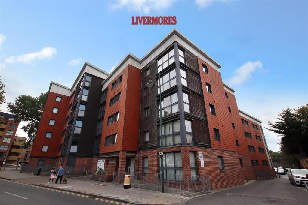 2 bed 1st Floor Flat for rent in Erith. From Livermores The Estate Agents - Crayford 2 bed 1st Floor Flat for rent in Erith. From Livermores The Estate Agents - Crayford