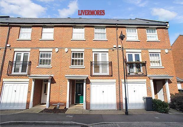 4 bed Mid Terraced House for rent in Swanscombe. From Livermores The Estate Agents - Dartford 4 bed Mid Terraced House for rent in Swanscombe. From Livermores The Estate Agents - Dartford