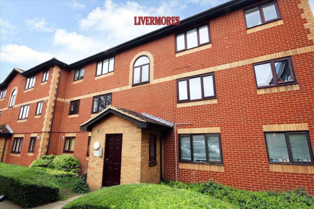 4 bed Studio for rent in Crayford. From Livermores The Estate Agents - Dartford