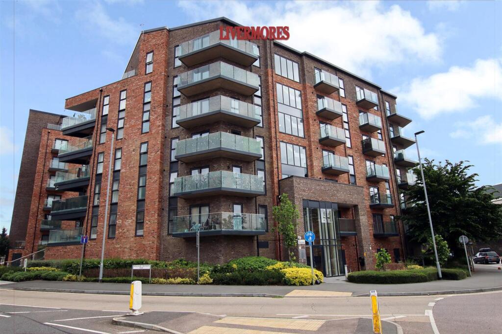 3 bed Apartment for rent in Crayford. From Livermores The Estate Agents - Dartford
