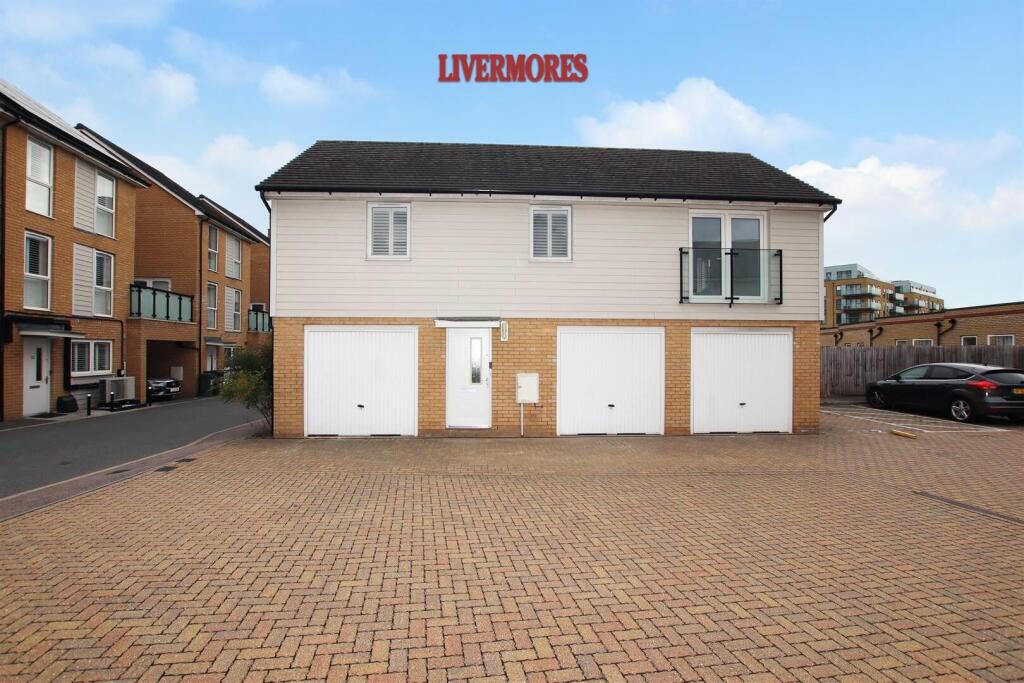 2 bed Mews for rent in Crayford. From Livermores The Estate Agents - Dartford