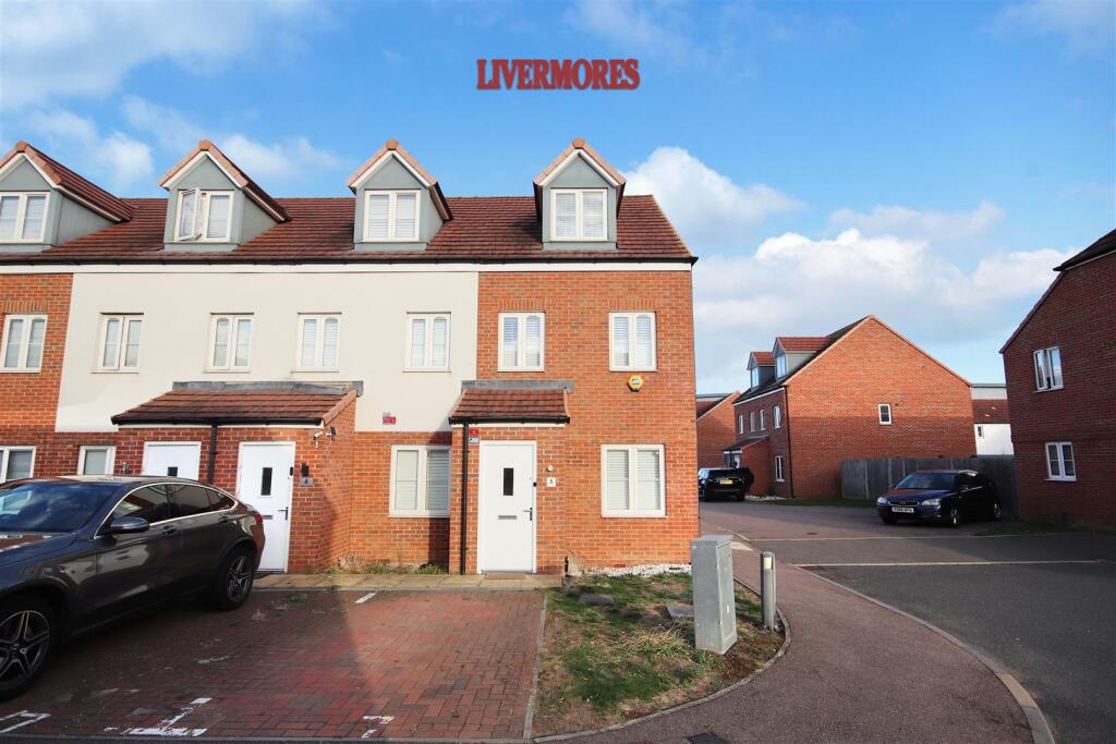 3 bed End of Terrace for rent in Crayford. From Livermores The Estate Agents - Dartford 3 bed End of Terrace for rent in Crayford. From Livermores The Estate Agents - Dartford