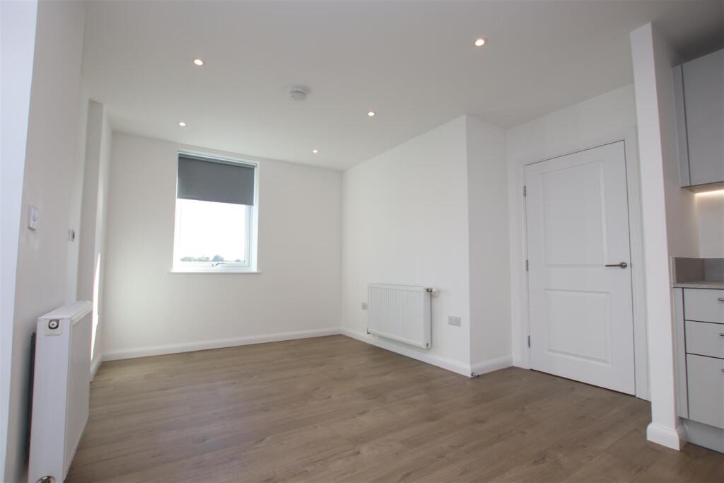 2 bed 1st Floor Flat for rent in Crayford. From Livermores The Estate Agents - Dartford