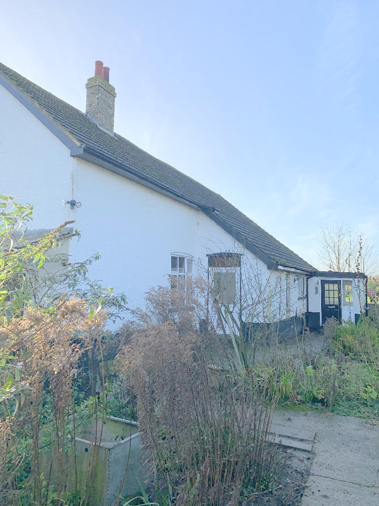 3 bed Detached bungalow for rent in Stotfold. From Mint Lettings - Stevenage