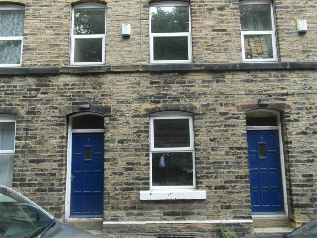 2 bed Mid Terraced House for rent in Cleckheaton. From Barkers Estate Agents - Birkenshaw