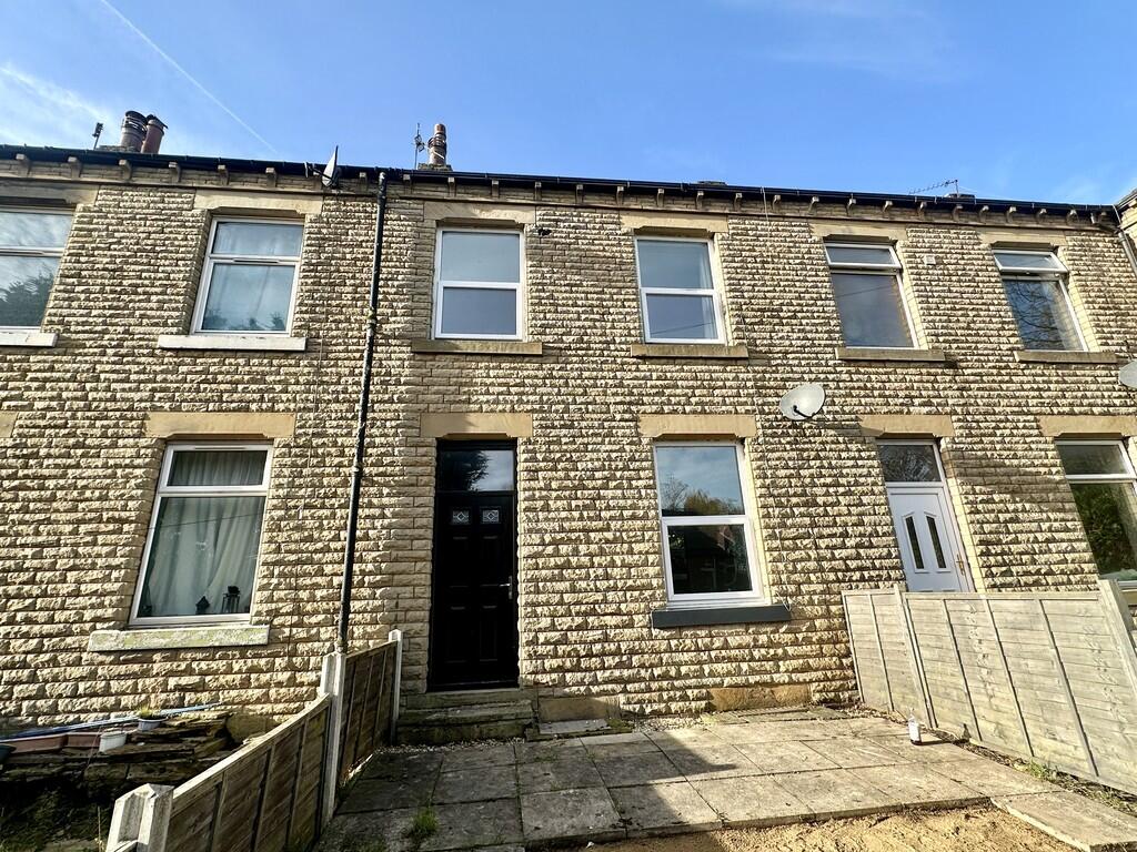 2 bed Mid Terraced House for rent in Dewsbury. From Barkers Estate Agents - Birkenshaw
