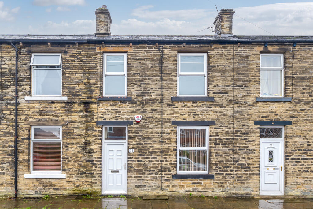 2 bed Mid Terraced House for rent in Birkenshaw. From Barkers Estate Agents - Birkenshaw