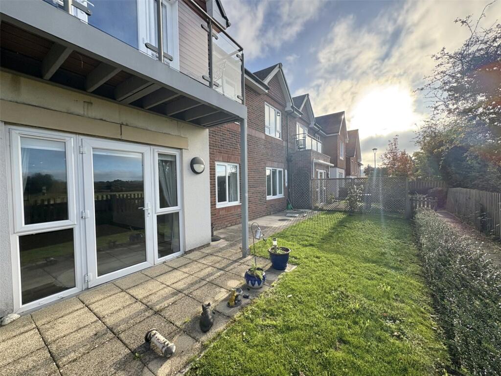 2 bed Apartment for rent in Liss. From Chapplins Estate Agents - Liss