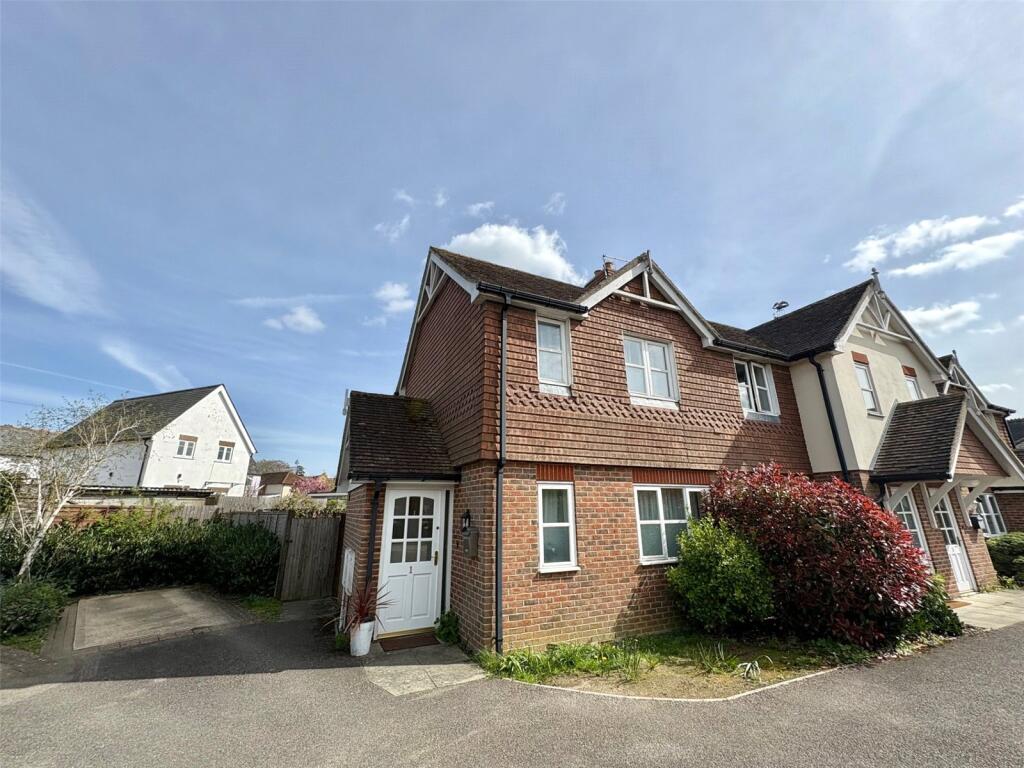 2 bed End of Terrace for rent in Liss. From Chapplins Estate Agents - Liss