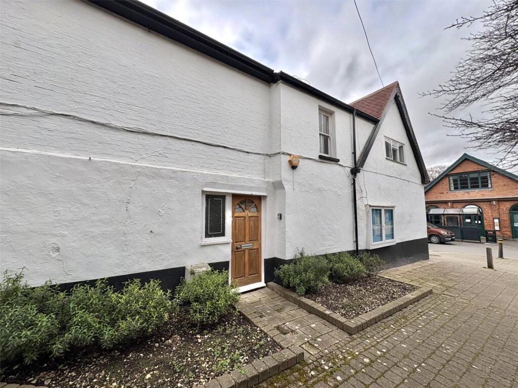 3 bed Apartment for rent in Overton. From Chapplins Estate Agents - Liss