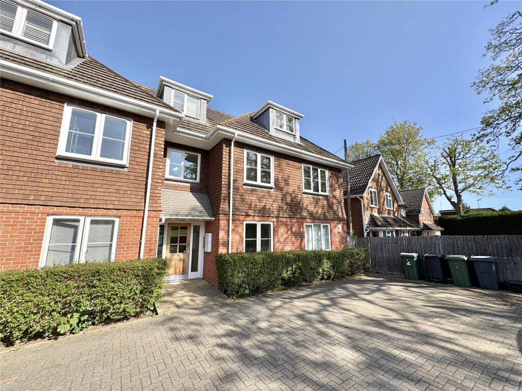 2 bed Apartment for rent in Lindford. From Chapplins Estate Agents - Liss