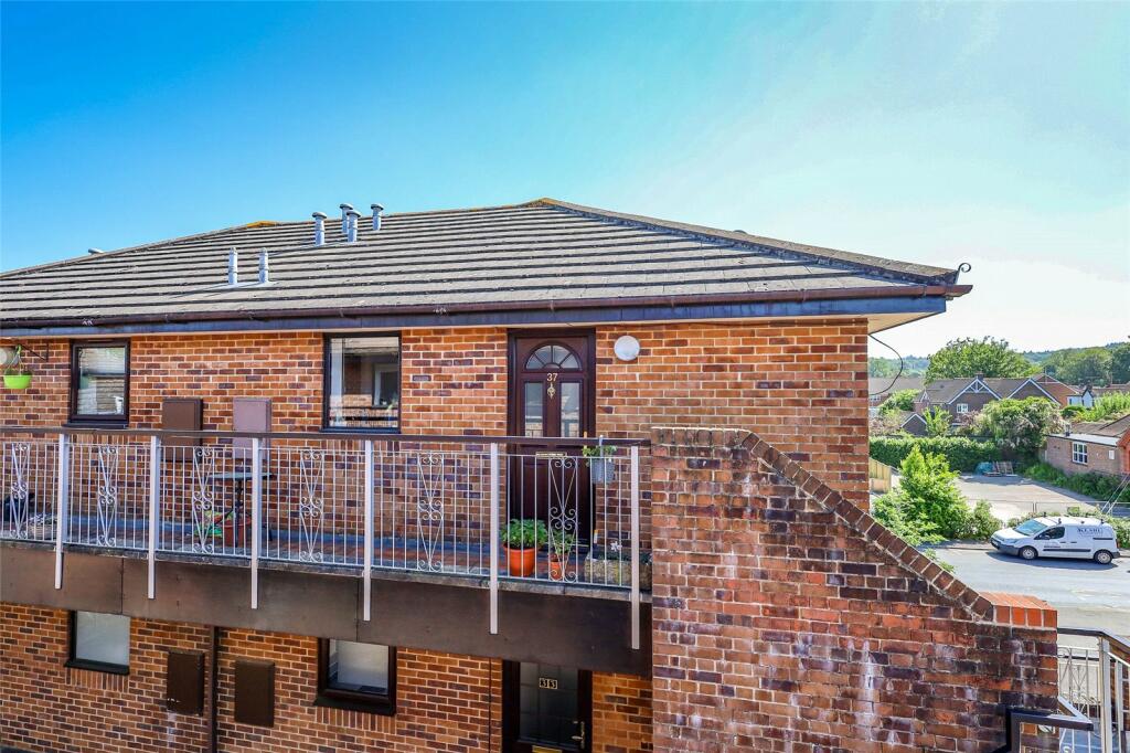 1 bed Apartment for rent in Liss. From Chapplins Estate Agents - Liss 1 bed Apartment for rent in Liss. From Chapplins Estate Agents - Liss