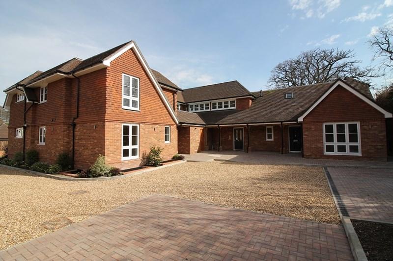2 bed Apartment for rent in Liss. From Chapplins Estate Agents - Liss 2 bed Apartment for rent in Liss. From Chapplins Estate Agents - Liss