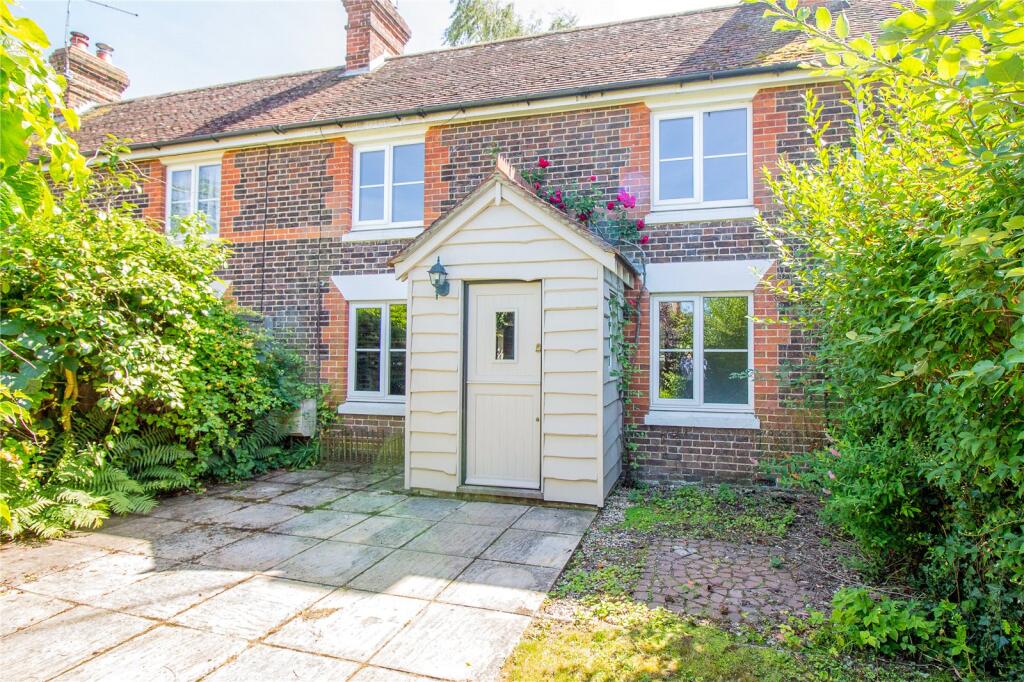 2 bed Mid Terraced House for rent in Liss. From Chapplins Estate Agents - Liss 2 bed Mid Terraced House for rent in Liss. From Chapplins Estate Agents - Liss