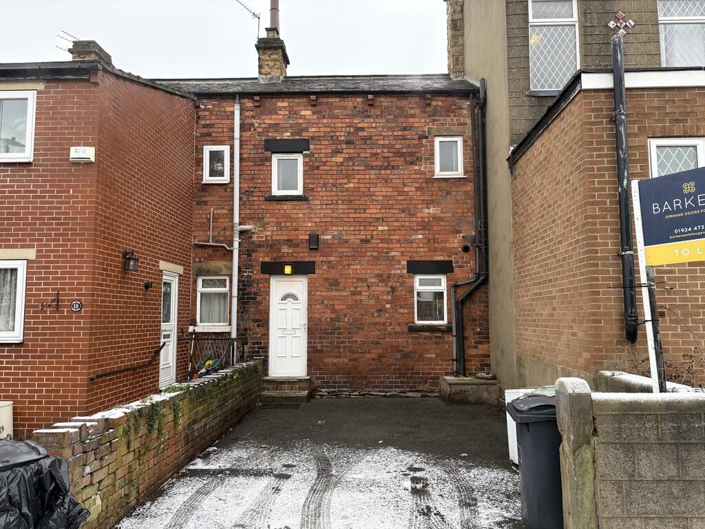 2 bed Mid Terraced House for rent in Batley. From Barkers Estate Agents - Birstall 2 bed Mid Terraced House for rent in Batley. From Barkers Estate Agents - Birstall