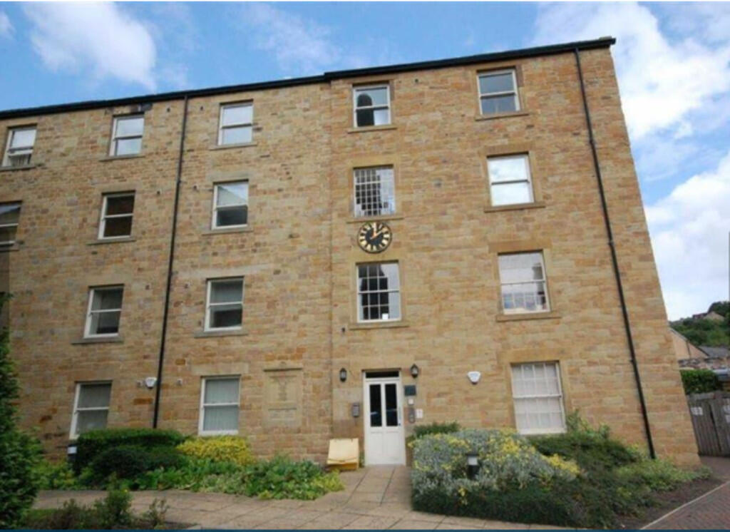 4 bed Studio for rent in Dewsbury. From Barkers Estate Agents - Birstall 4 bed Studio for rent in Dewsbury. From Barkers Estate Agents - Birstall