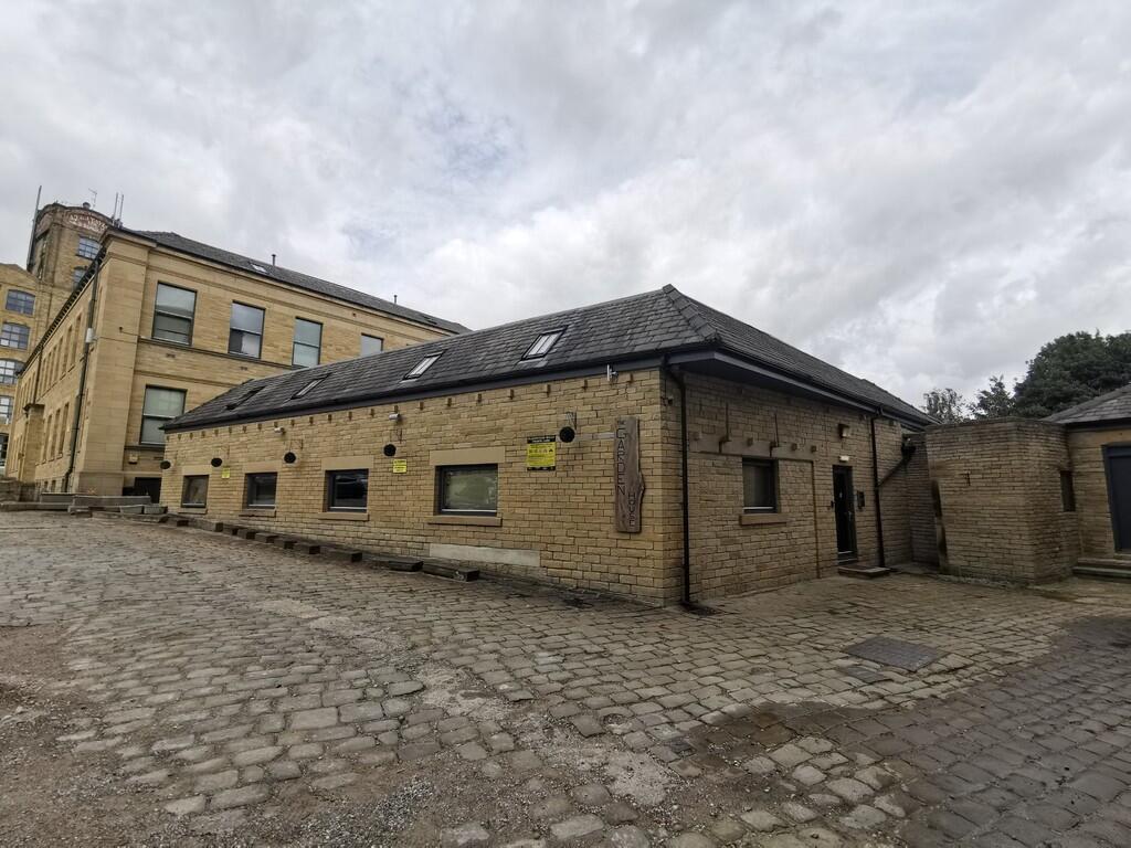 2 bed Apartment for rent in Batley. From Barkers Estate Agents - Birstall