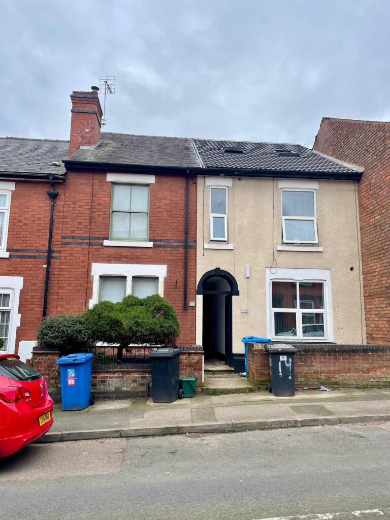 5 bed Mid Terraced House for rent in Mackworth. From Property Options Sales & Lettings - Derby