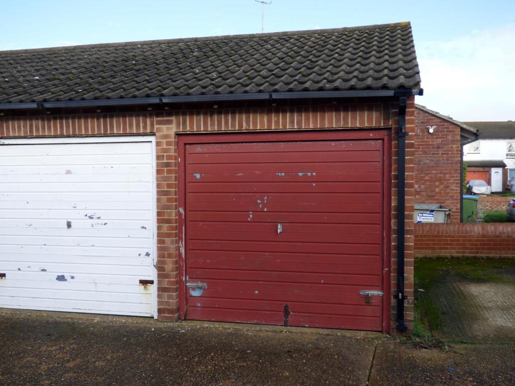 Garages for rent in Littlehampton. From Leaders - Rustington