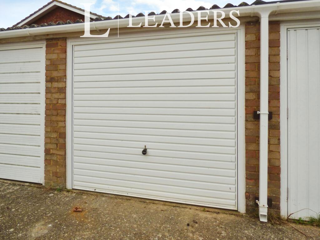 4 bed Garages for rent in Littlehampton. From Leaders - Rustington