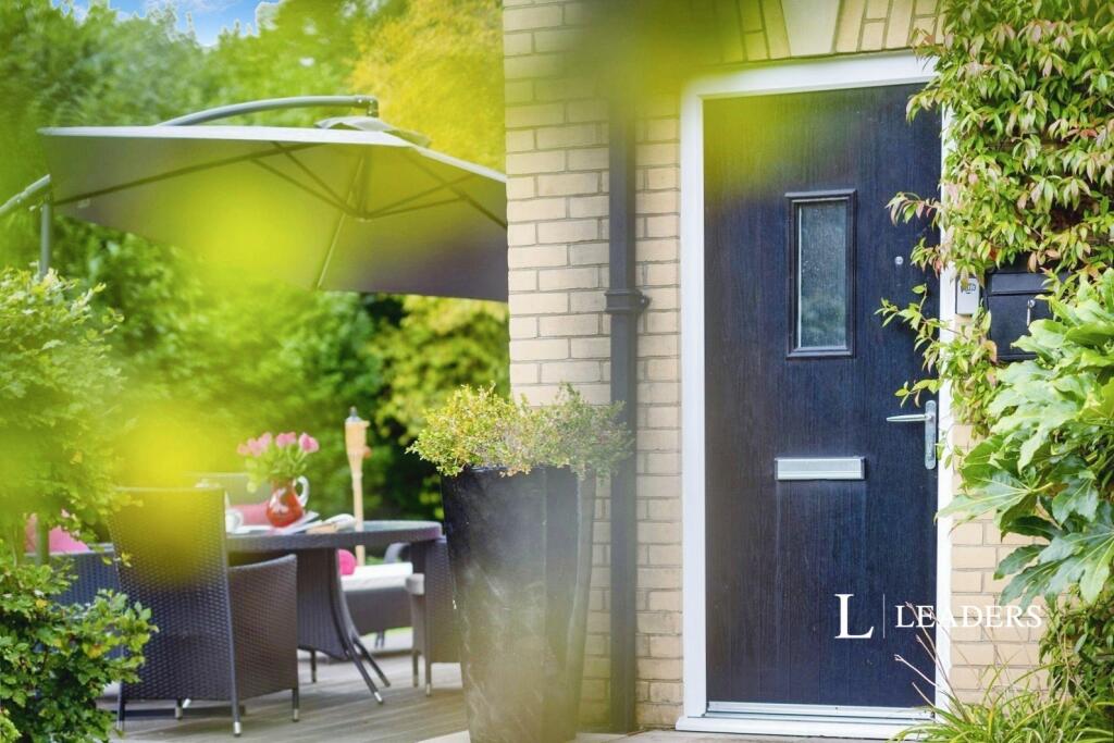 4 bed 1st Floor Flat for rent in Clapham. From Leaders - Rustington