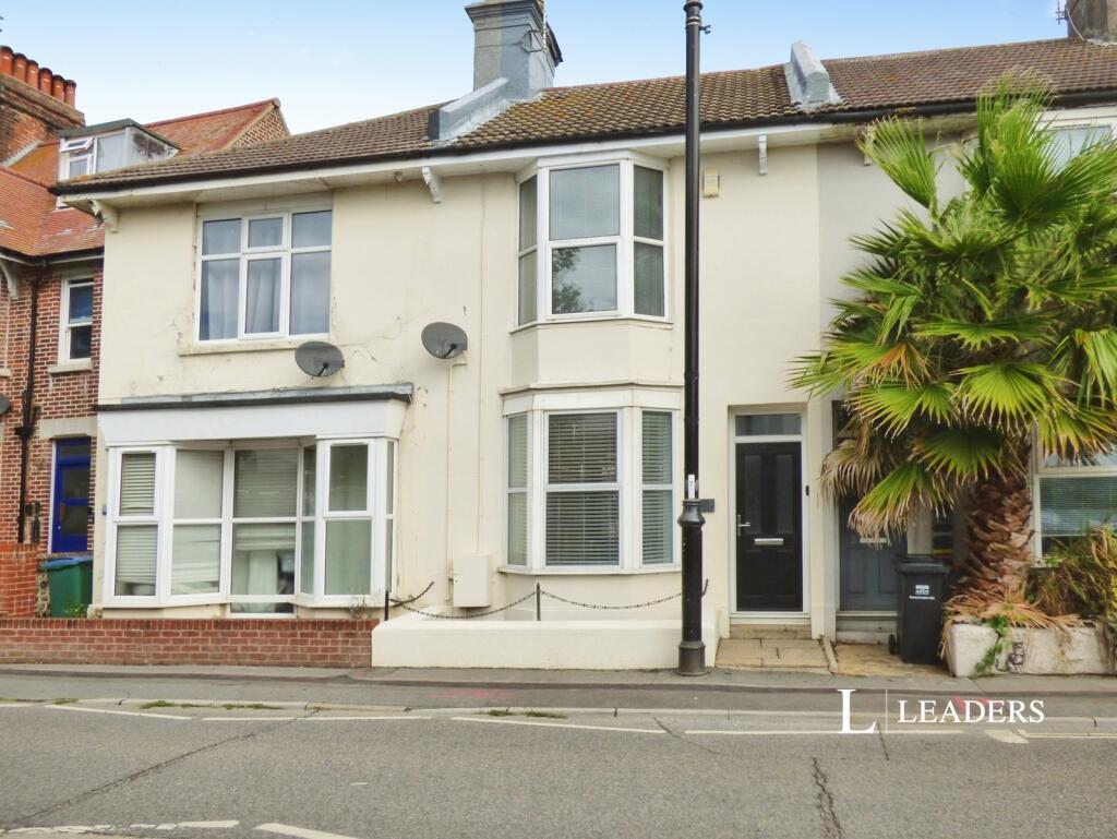 3 bed Mid Terraced House for rent in Littlehampton. From Leaders - Rustington