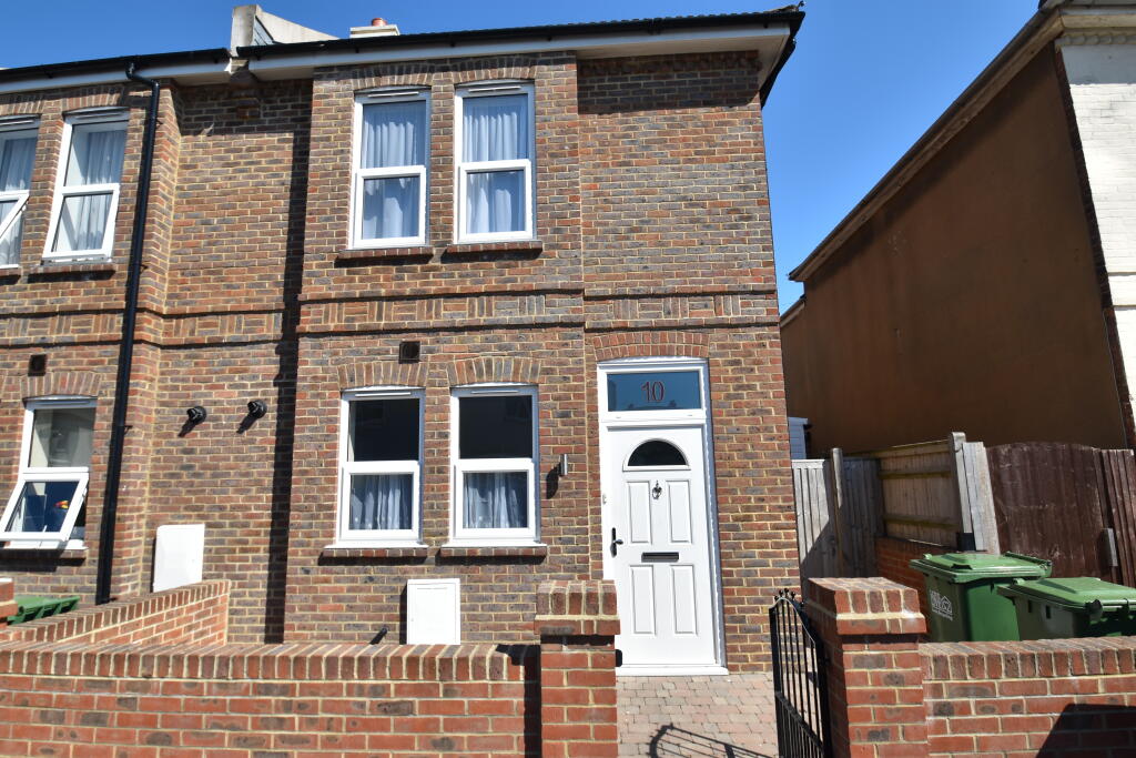3 bed Mid Terraced House for rent in Eastbourne. From Property Rentals - Eastbourne 3 bed Mid Terraced House for rent in Eastbourne. From Property Rentals - Eastbourne
