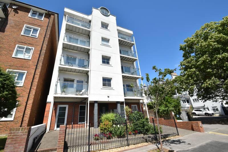 2 bed 1st Floor Flat for rent in Eastbourne. From Property Rentals - Eastbourne