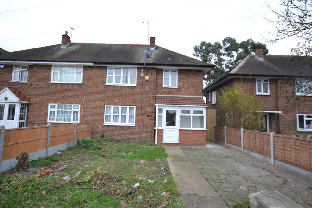 3 bed Mid Terraced House for rent in Ilford. From Homechoice - Ilford