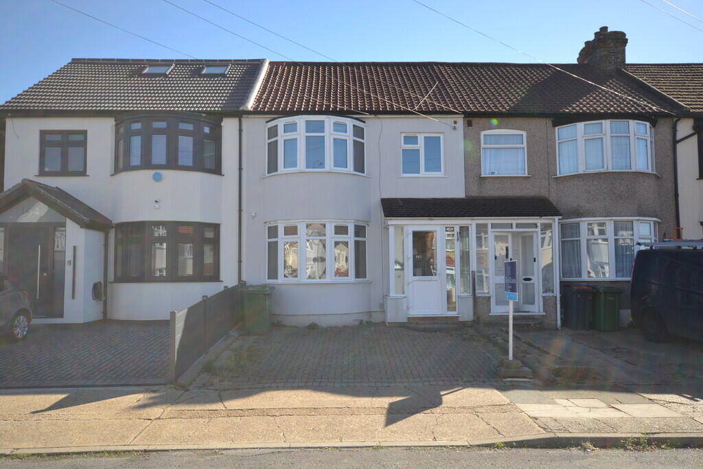3 bed Mid Terraced House for rent in Romford. From Homechoice - Ilford