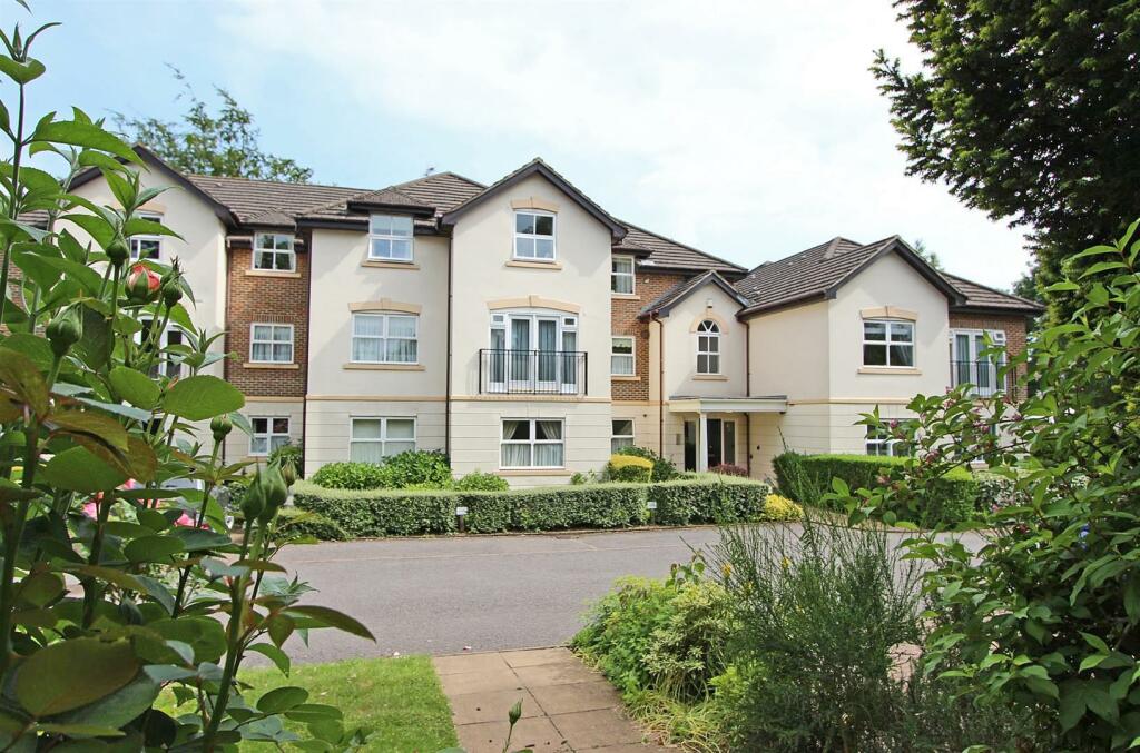 2 bed Apartment for rent in Burgh Heath. From Richard Saunders - Banstead