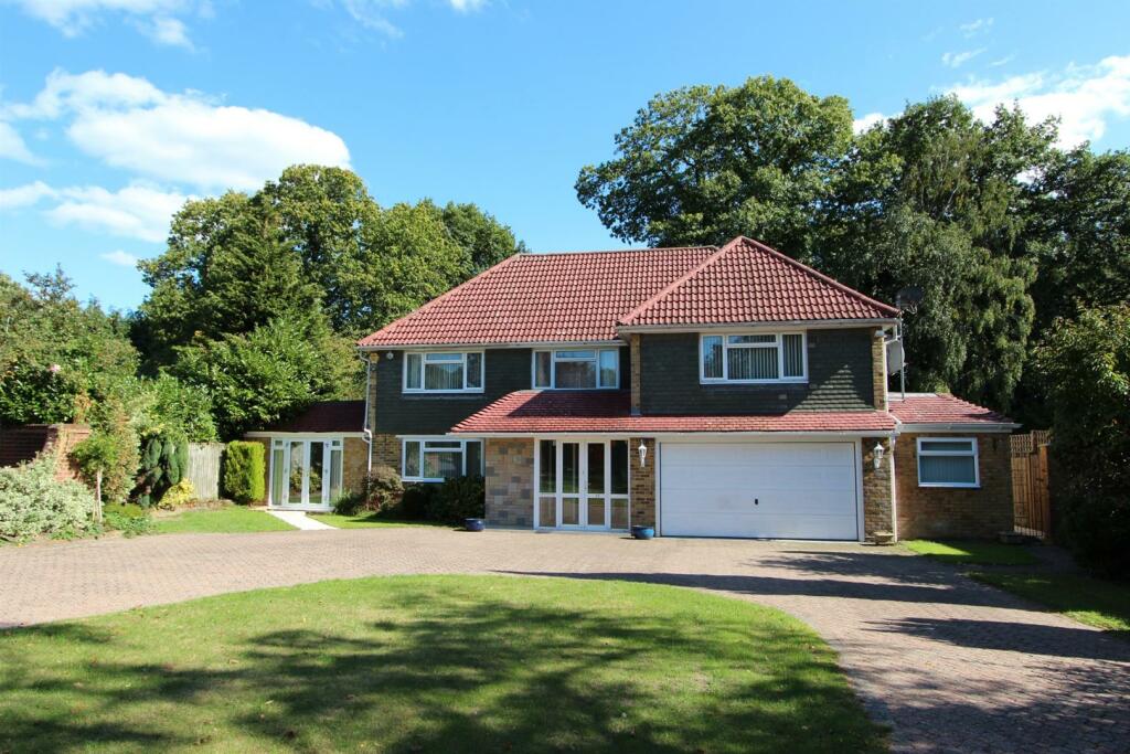 4 bed Detached House for rent in Lower Kingswood. From Richard Saunders - Banstead
