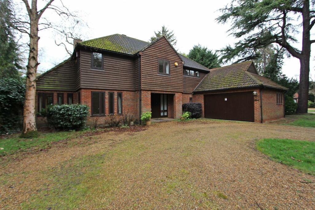 5 bed Detached House for rent in Esher. From Richard Saunders - Banstead