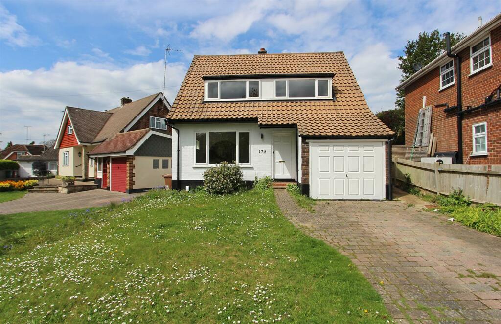 3 bed Detached House for rent in Banstead. From Richard Saunders - Banstead