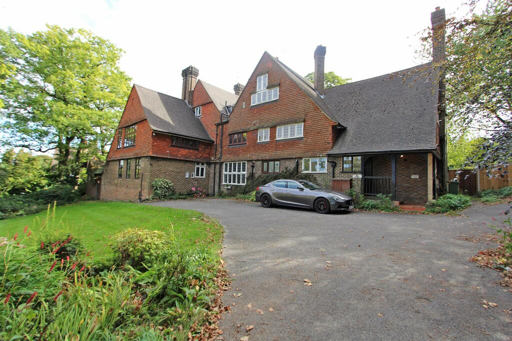 2 bed Apartment for rent in Burgh Heath. From Richard Saunders - Banstead