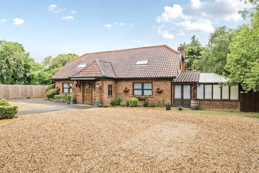 5 bed Detached for rent in Banstead. From Richard Saunders and Company - Banstead