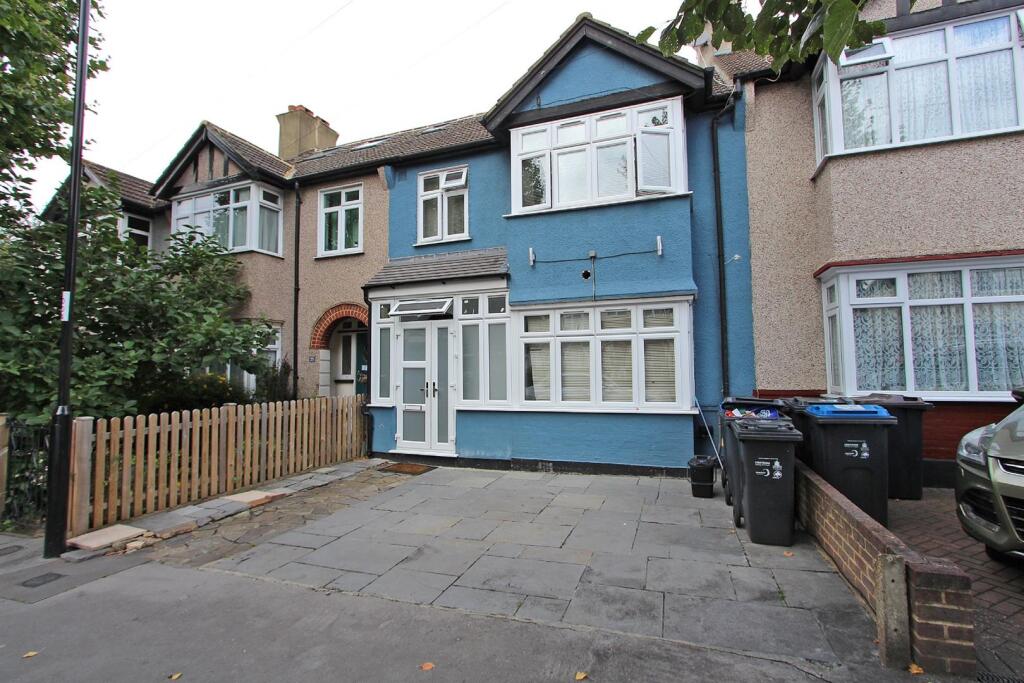 4 bed Mid Terraced House for rent in Croydon. From Richard Saunders and Company - Banstead