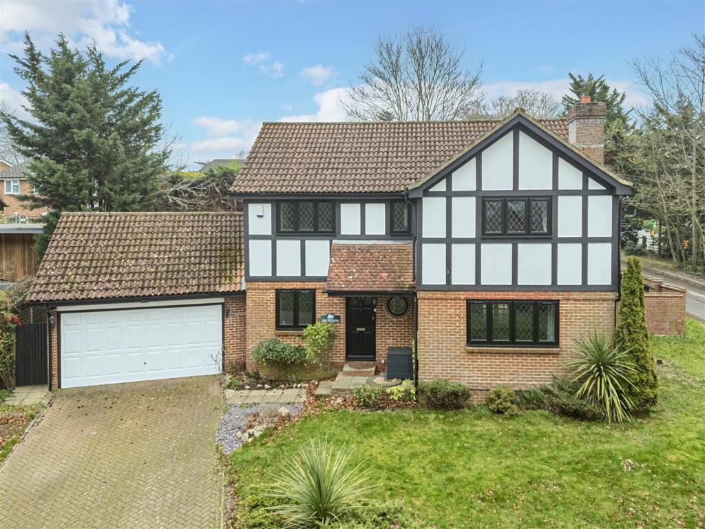 4 bed Detached for rent in Banstead. From Richard Saunders and Company - Banstead 4 bed Detached for rent in Banstead. From Richard Saunders and Company - Banstead