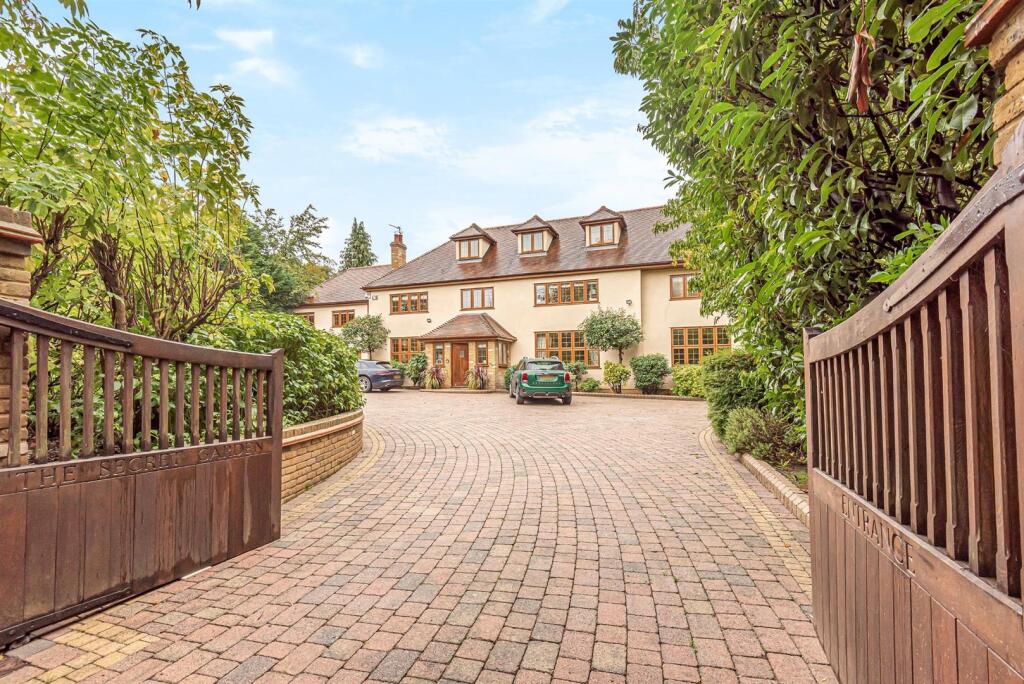 7 bed Detached for rent in Burgh Heath. From Richard Saunders and Company - Banstead