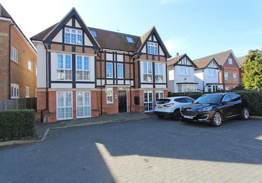 2 bed Apartment for rent in Coulsdon. From Richard Saunders and Company - Banstead