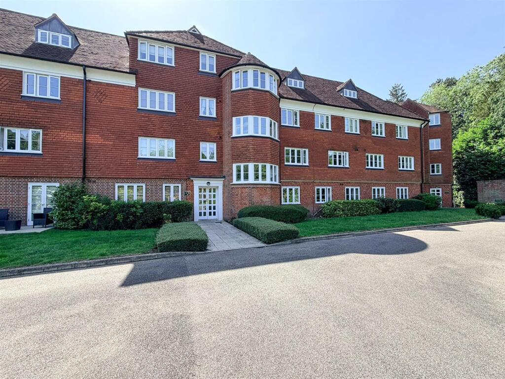 2 bed Detached for rent in Banstead. From Richard Saunders and Company - Banstead