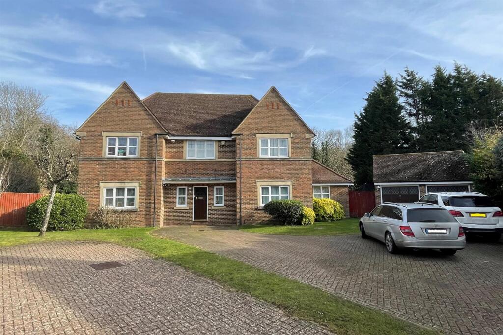 5 bed Detached for rent in Great Burgh. From Richard Saunders and Company - Banstead
