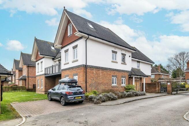 2 bed Apartment for rent in Banstead. From Richard Saunders and Company - Banstead