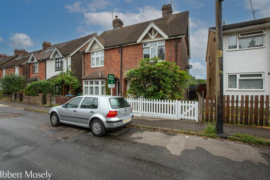 3 bed Semi Detached for rent in Westerham. From Ibbett Mosely - Tonbridge 3 bed Semi Detached for rent in Westerham. From Ibbett Mosely - Tonbridge