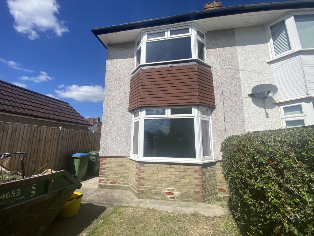 2 bed Semi-Detached House for rent in Southampton. From Leaders - Bitterne