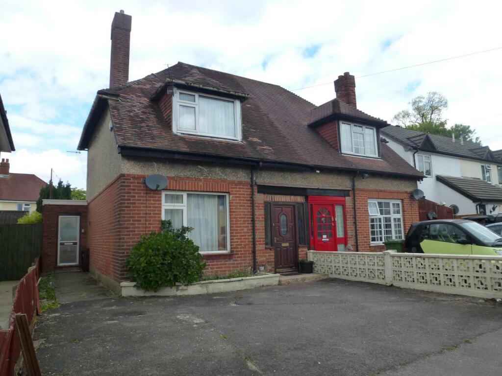 3 bed Semi-Detached House for rent in Southampton. From Leaders - Bitterne