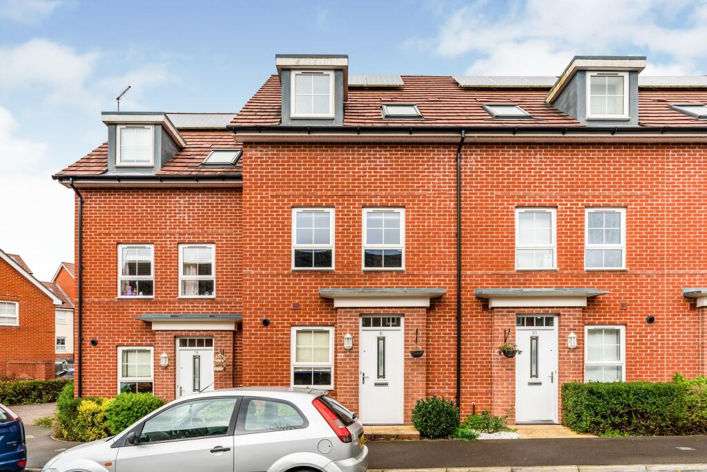 3 bed Town House for rent in Hedge End. From Leaders Ltd