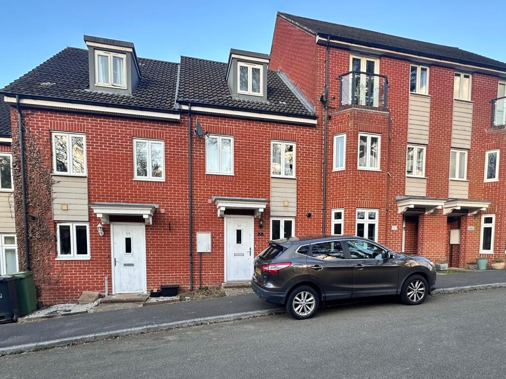 3 bed Mid Terraced House for rent in Hedge End. From Leaders - Hedge End