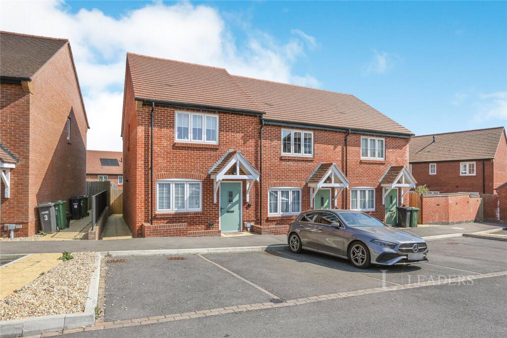 2 bed Mid Terraced House for rent in . From Leaders - Hedge End
